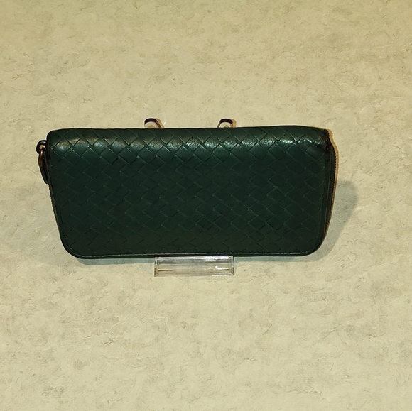 EUC Bottega Veneta Green Intrecciato Leather Zip Around Wallet - Picture 10 of 13